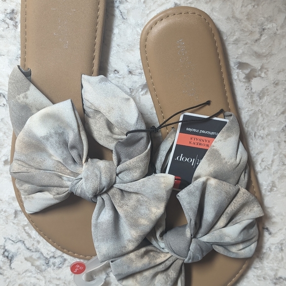 Bow Sandals size small (5/6) - Picture 3 of 3